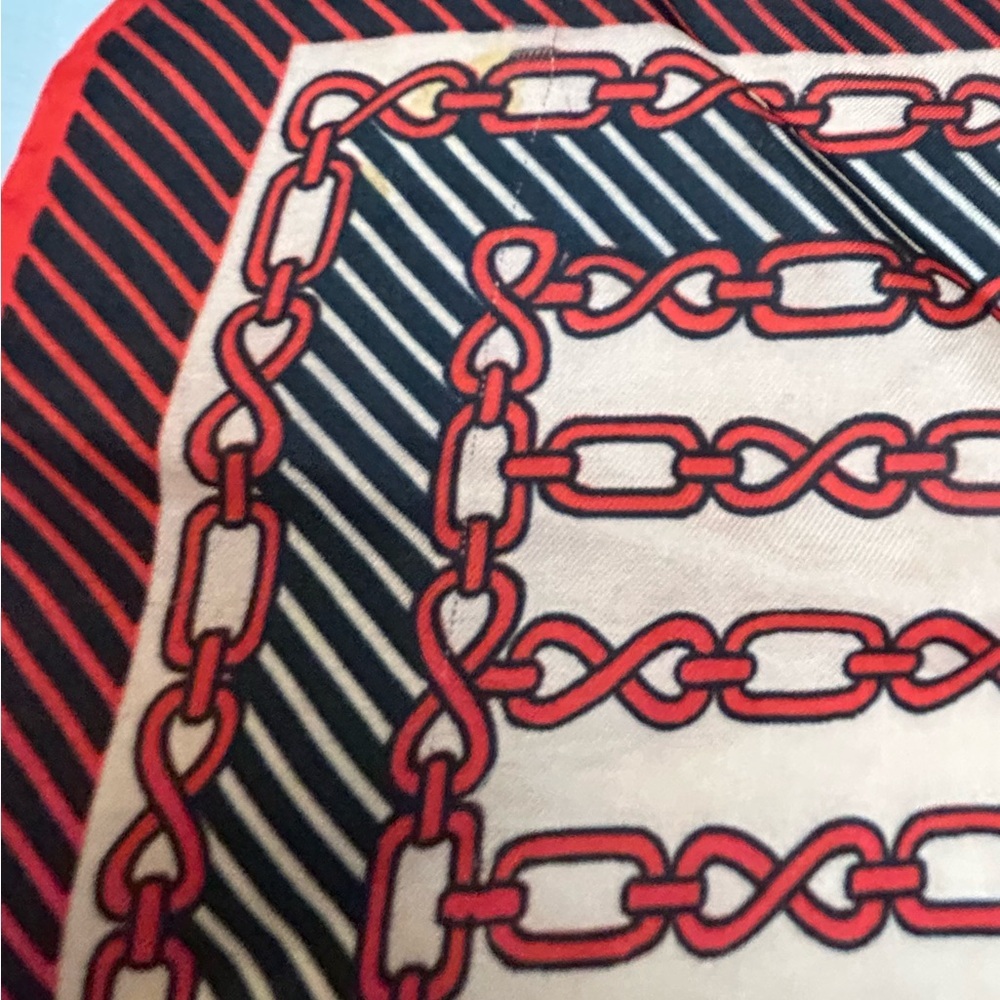 Vintage Red and White Chain Pattern Scarf - Picture 6 of 9
